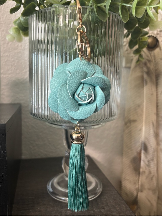 None Accessories - Turquoise Floral Tassel Key & Card Holder Charm